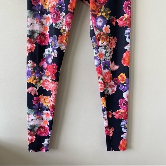 ONZIE- Floral Leggings (Medium/Large) - Picture 7 of 10